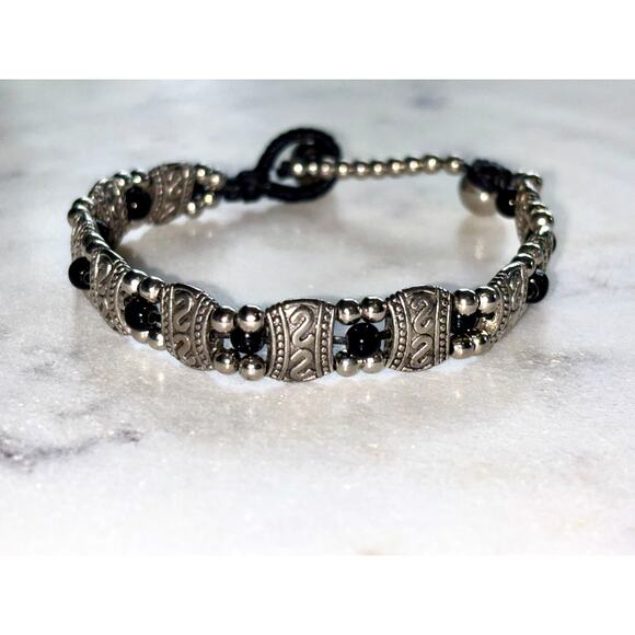 Unbranded Jewelry - Vintage Silver Bracelet with Black Beaded Accents